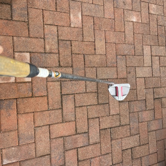 Taylormade Mezza Monza Rossa Putter in right handed 
Used - Picture 7 of 9